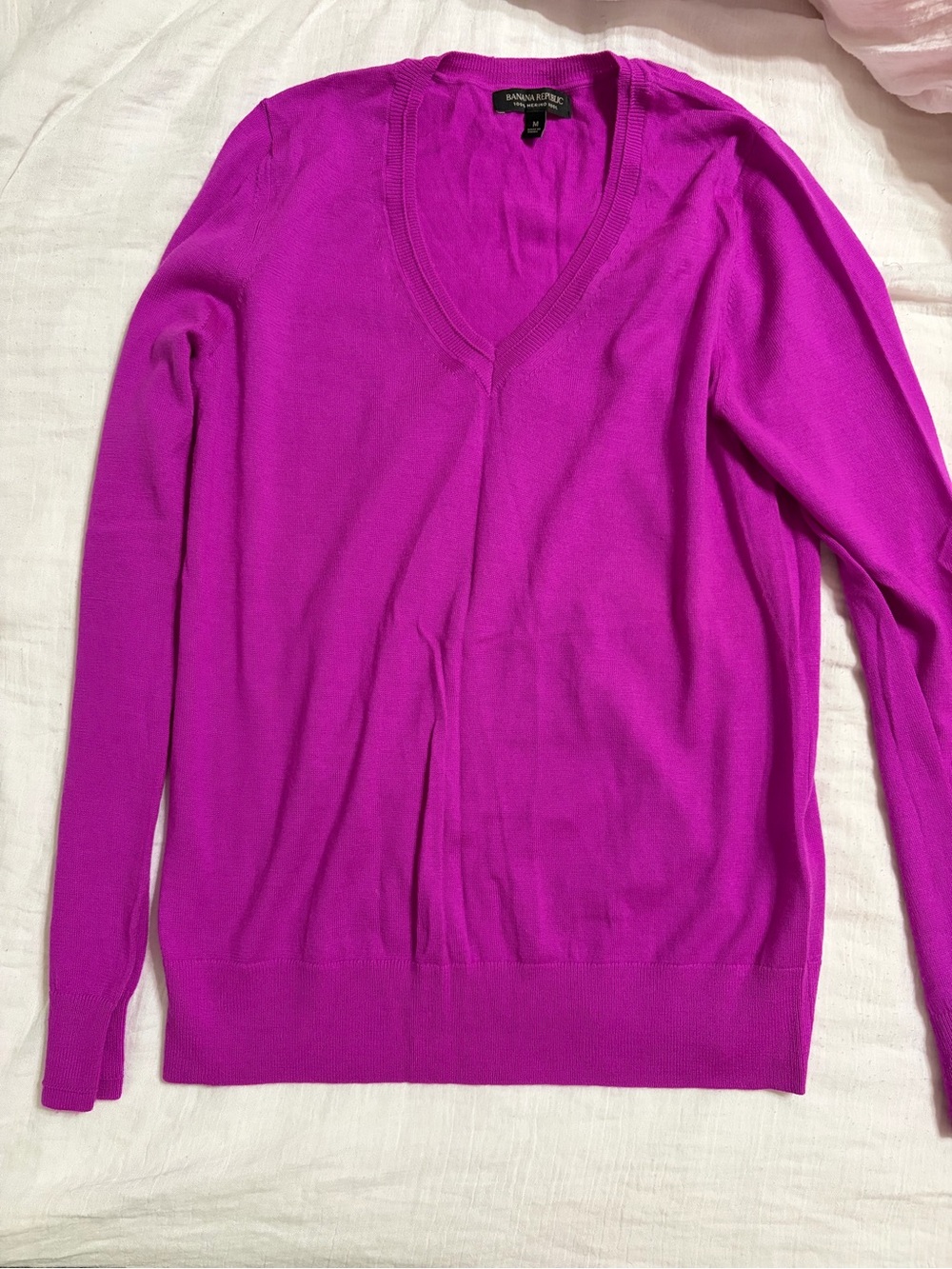Banana Republic Women's V-Neck Sweater - Magenta
